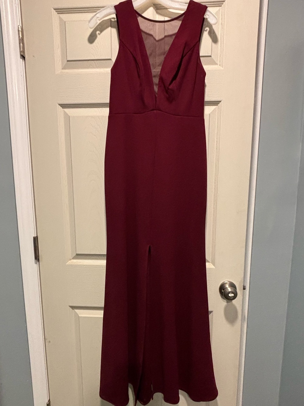 Elegant Burgundy V-Neck Evening Dress